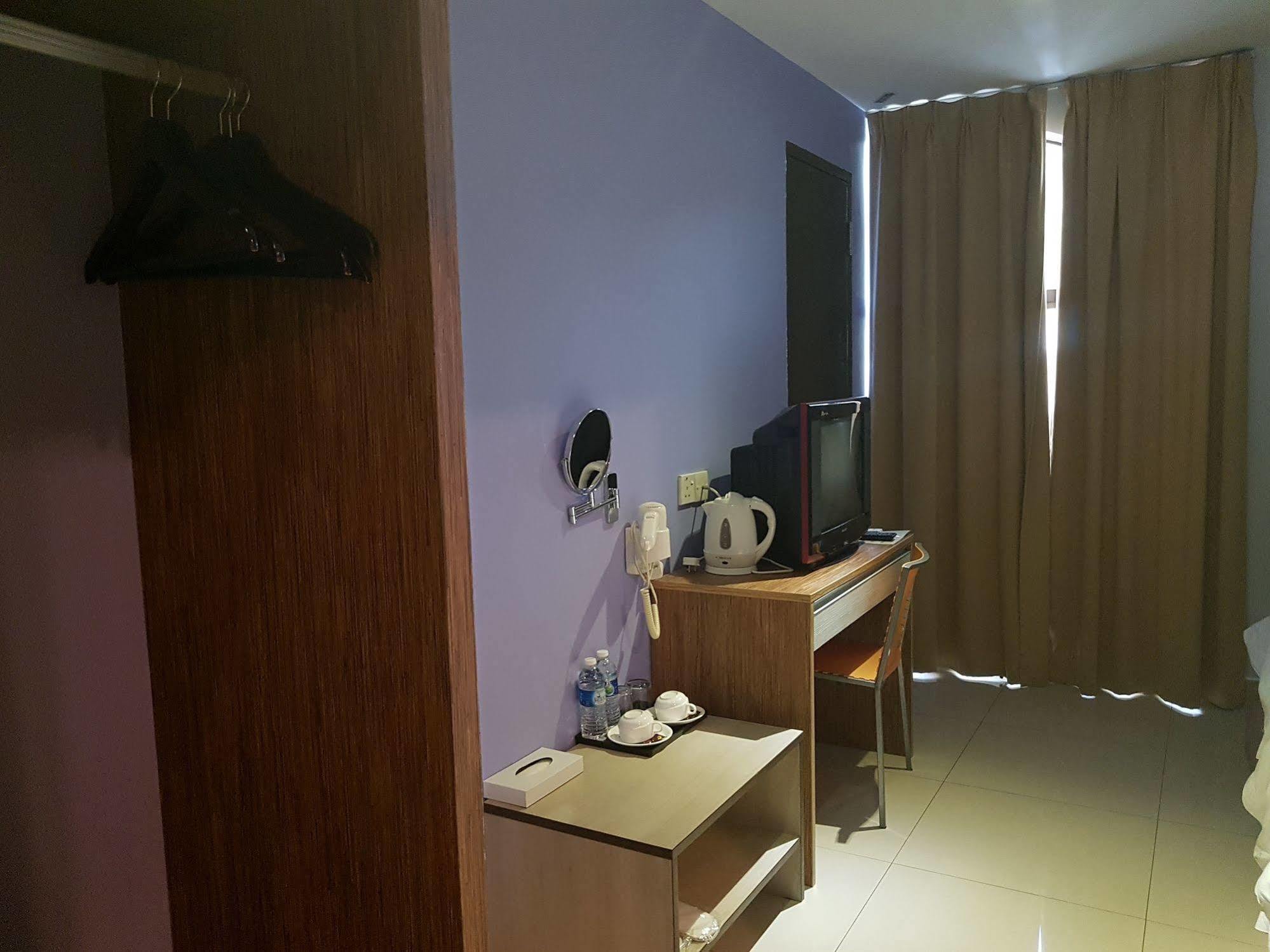 Jin Hotel Puchong Exterior photo