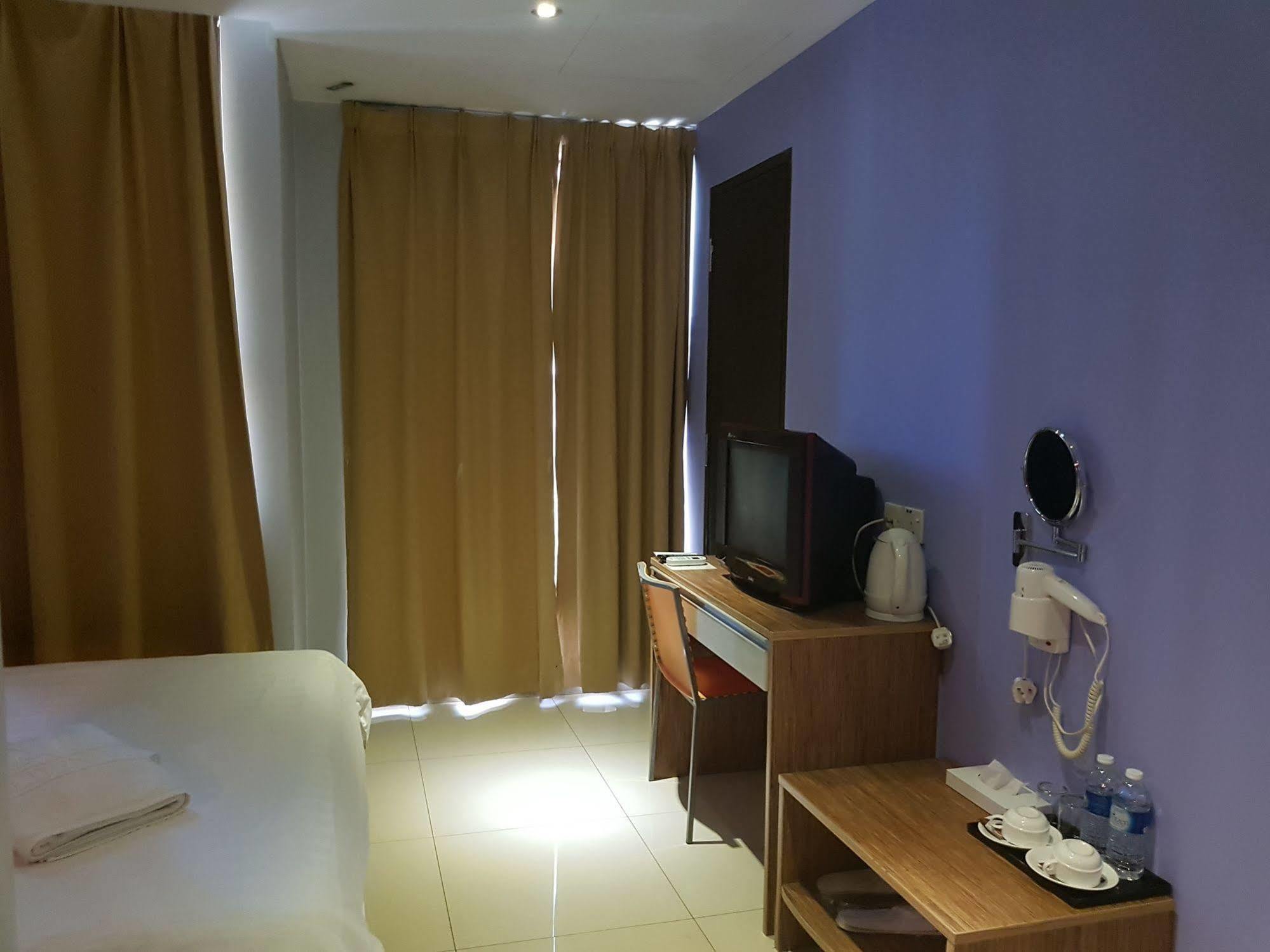 Jin Hotel Puchong Exterior photo